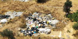 Maxi discarica abusiva: rifiuti speciali bruciati, sequestrati 10.000 metri quadri. Le foto