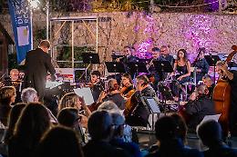 Neanche il temporale ferma il concerto “Mozart y el tango”. Le foto