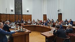 Ex Ilva, scontro frontale tra Governo ed enti locali: la Provincia lascia il tavolo, il Comune pronto al ricorso. Le foto