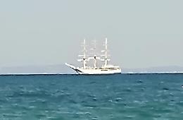 Da dove viene il "Veliero Bianco" che ha incantato Taranto. Le foto