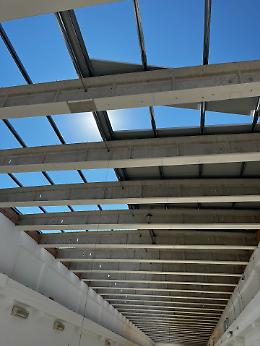 Muore dopo una settimana di coma: autopsia sull’operaio caduto da un’impalcatura 