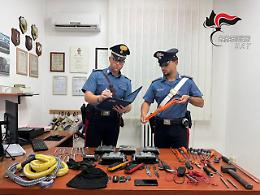 Folle fuga tra le vie del paese, speronata anche l'auto dei carabinieri
