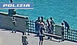 Due agenti bloccano in extremis il volo di una donna alla Rotonda dei Marinai