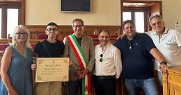 Flavio, il giovane che ha sconfitto la leucemia, si è diplomato in ospedale: "Ora voglio fare il medico"