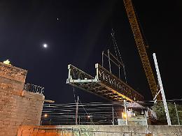 Addio al ponte di via Brigata: dopo 110 anni nuova struttura in acciaio per la linea Fal. Le foto