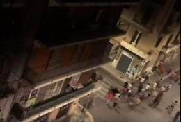 Maxi rissa in piazza Moro dopo il furto di un cellulare, feriti e tensione