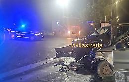Scontro frontale, due automobilisti ricoverati in gravi condizioni