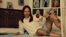 Ecco il nuovo videoclip di Tommy Cash: protagonisti bambini e nonne di Ostuni