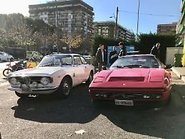Auto e moto d’epoca in vetrina nel cuore di Taranto. Le foto