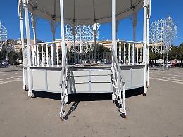 Danneggiata dai vandali la cassa armonica delle feste patronali. Le foto
