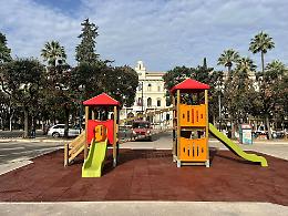 Inaugurata la nuova area giochi di piazza Umberto. Le foto