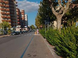 Parcheggi a pagamento su viale Magna Grecia, il comitato chiede una revisione