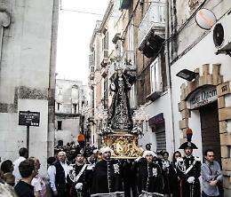 Domenica sera l'Addolorata per le vie di Taranto Vecchia