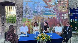 Il Palio della Mezzaluna tra storia, cultura e identità: convegno, premi e svelamento del drappo 2025. Le foto
