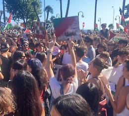 Corteo dei sindacati di base per la Palestina: in piazza migliaia di manifestanti. Le foto