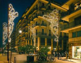 Bari accende la luce: via agli allestimenti di luminarie in via Argiro e via Sparano