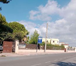 “Via le strisce blu da viale Jonio, parcheggi vuoti e disagi per i cittadini”. Le foto