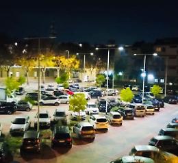 Completati i lavori di illuminazione nel parcheggio di Santa Chiara e in altri parchi cittadini. Le foto