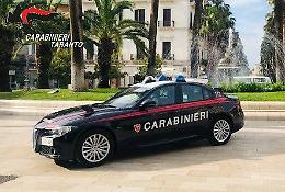 Inseguimento notturno: un uomo senza patente beccato a bordo di un grosso SUV
