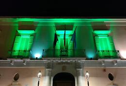 Il Municipio si illumina di verde per la ricerca sulla fibrosi cistica