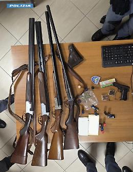 Controlli straordinari: due denunce, armi sequestrate e centinaia di violazioni al codice della strada