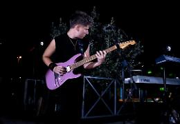 Il 16enne chitarrista di Pulsano che conquista TikTok con la sua musica. Le foto