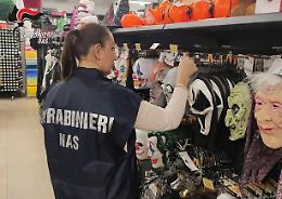 Maschere, lanterne e decorazioni pericolose, lo scherzetto lo fanno i carabinieri del Nas