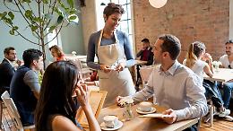 Ristorante felice, tavola serena
