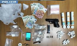 Insospettabile nascondeva cocaina e una pistola clandestina: arrestato 44enne 
