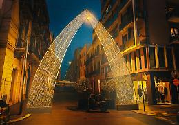 Ecco il Natale 2025: al via le luminarie in tutta la città, tra tradizione e tecnologia. Le foto