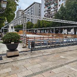 Ritorna la pista di pattinaggio, ma i cantieri rendono difficilissimo arrivare al Borgo 