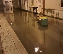 La bomba d'acqua fa chiudere la parrocchia della Madonna del Rosario. Il video