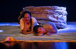 Due sorelle alla ricerca di un equilibrio: al TaTÀ arriva Toc Toc