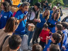 I volontari in piazza Umberto I: raccolti 65 kg di rifiuti indifferenziati, 3 kg di vetro e oltre 3.000 mozziconi