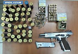 Nascondeva una pistola nel vano caldaia: arrestato un 50enne a San Vito