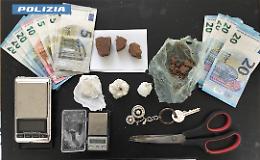 Tamburi, individuata base di spaccio: 19enne arrestato dopo il tentativo di fuga