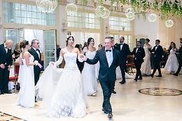 Eleganza e tradizione per il Gran Ballo delle Debuttanti. Le foto