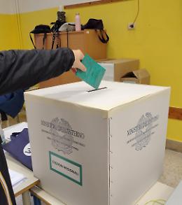 Domenica ha votato meno di un elettore su tre. Affluenza in calo del 10 per cento