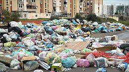 Cittadini esasperati bloccano tutto a Paolo VI. Le foto