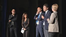 Lo Spi Cgil porta gli anziani a teatro per riconoscere le truffe. Le foto