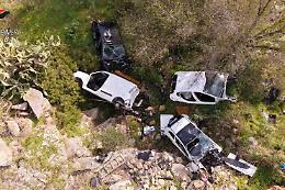 Il cimitero delle auto, scoperto un deposito di veicoli rubati. Le foto