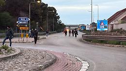 Scattano i blocchi stradali davanti all'ex Ilva. Traffico in tilt. Le foto