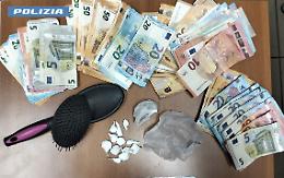 Cocaina nascosta in una spazzola, due arresti
