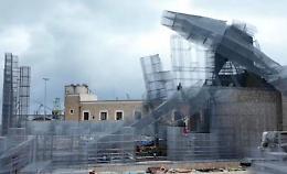 Per il vento crolla una parte dell’opera di Tresoldi a Bari Vecchia