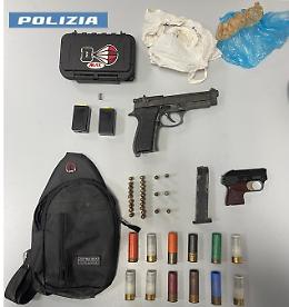 Litiga con la compagna, va sul balcone e spara con la pistola, arrestato