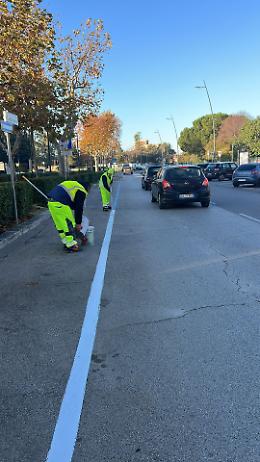 Tornano le strisce bianche in viale Magna Grecia: diventano gratuiti i parcheggi. Le foto