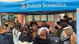 La Polizia di Stato incontra gli studenti del “Cassandro–Fermi–Nervi”. Le foto
