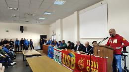 Ex Ilva, nuovo pressing dei sindacati sul Governo. Cominciato il Consiglio di fabbrica. Foto e video