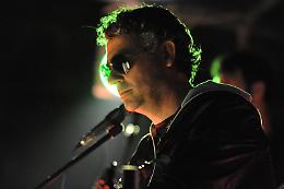 La "Piana dei semplici": Leo Tenneriello indaga le fragilità dei legami umani
