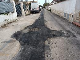 Via Narcisi dopo i lavori ai sottoservizi, i residenti chiedono il ripristino. Le foto